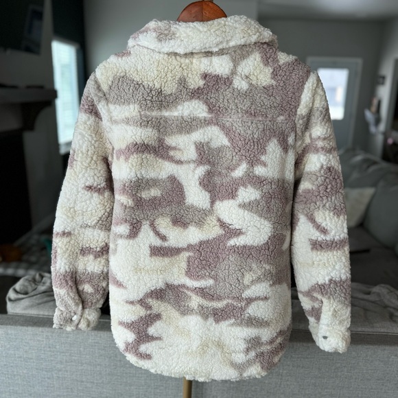 Hem & Thread Lined Sherpa Cozy Neutral Camo Shacket - Picture 9 of 9
